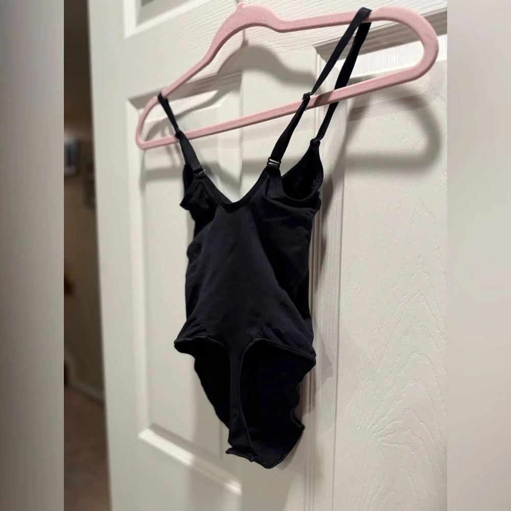 SKIMS Seamless Sculpt Thong Bodysuit Black Size Large NWOT - Picture 9 of 10